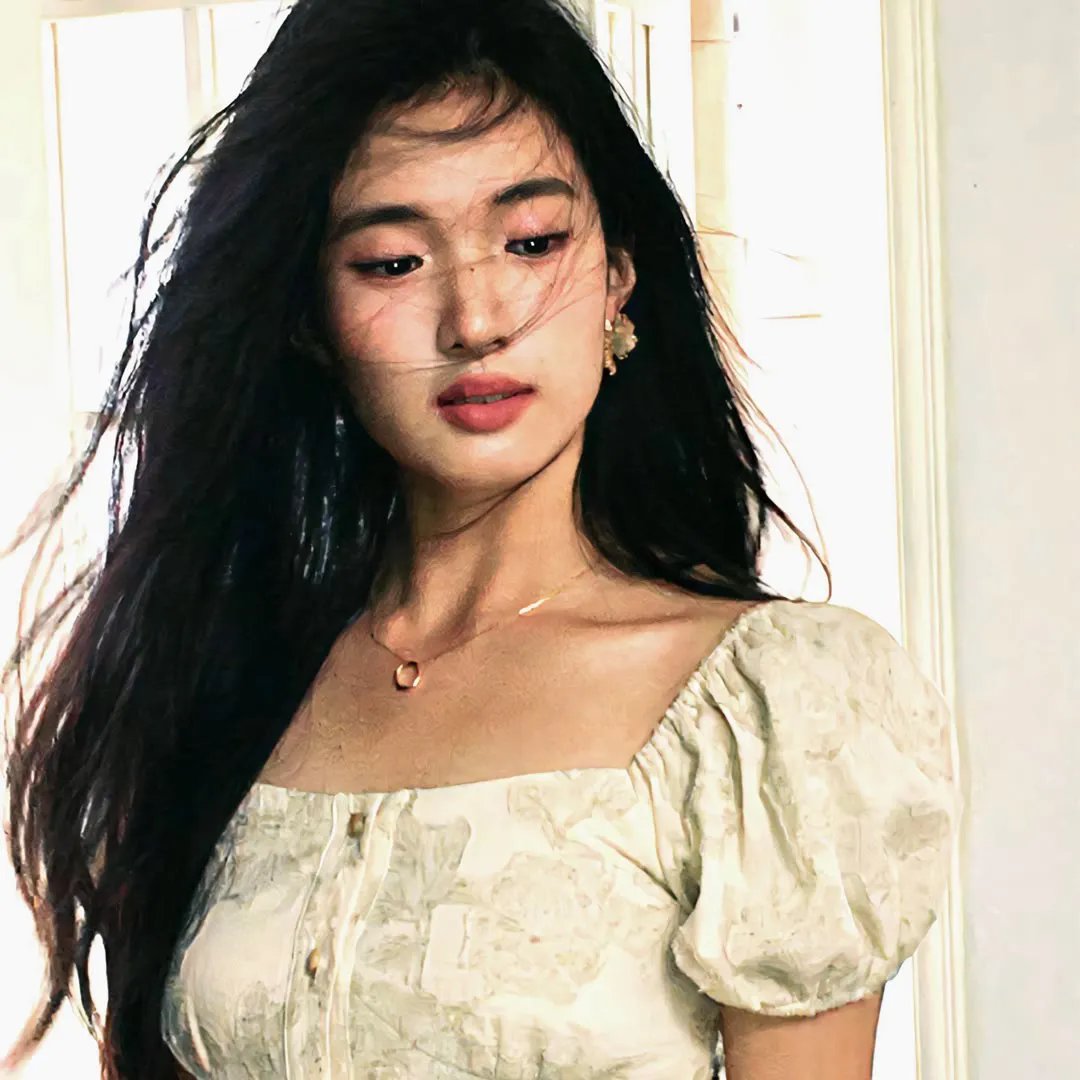 黑金地的女人海报