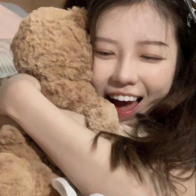 八个拔河女海报